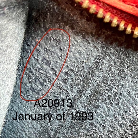 Louis Vuitton red Epi shoulder bag or crossbody with charms - Picture 7 of 15